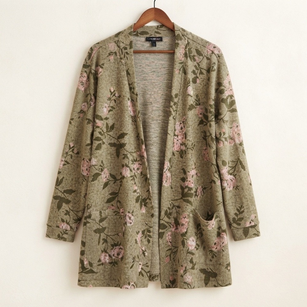 Lane Bryant Cottagecore Floral Cardigan Women 26/28 Plus pink sage soft
Knit
